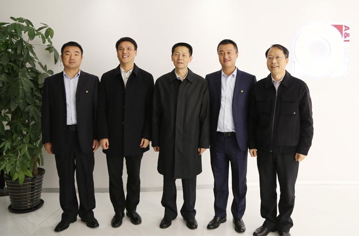 上海市政府党组成员、副市长吴清赴上海精智实业股份有限公司视察调研